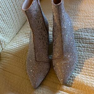 NEW BETSEY JOHNSON SB-CADY GLASS STONES ENCRUSTED ANKLE BOOTIE BOOTS 8.5 M